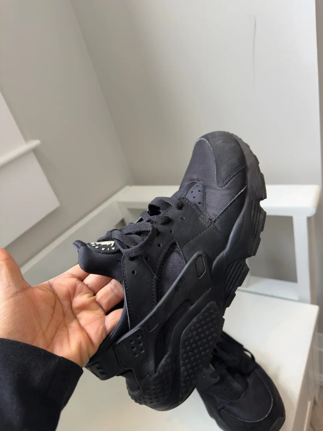 Nike Air Huarache Triple Black US 9.5 image indicator(2)