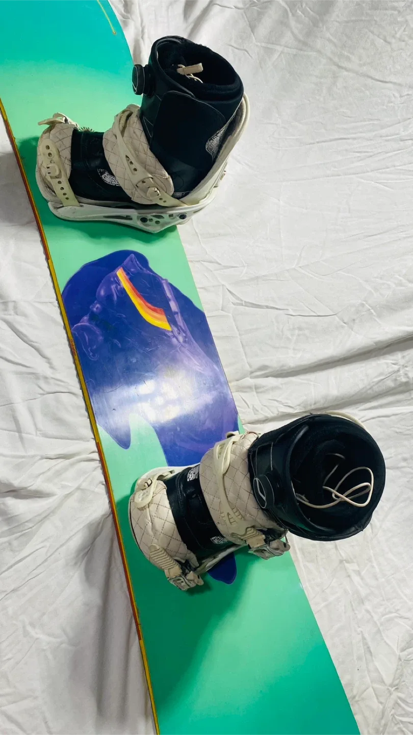 Salomon Snowboard with Bindings image indicator(2)