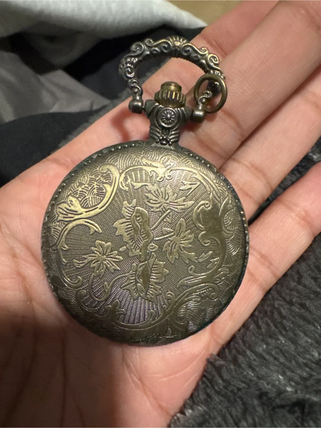 Vintage Style Pocket Watch with Bird Design image indicator(3)