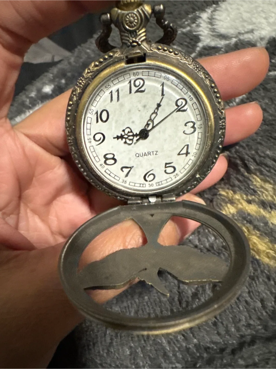Vintage Style Pocket Watch with Bird Design image indicator(2)