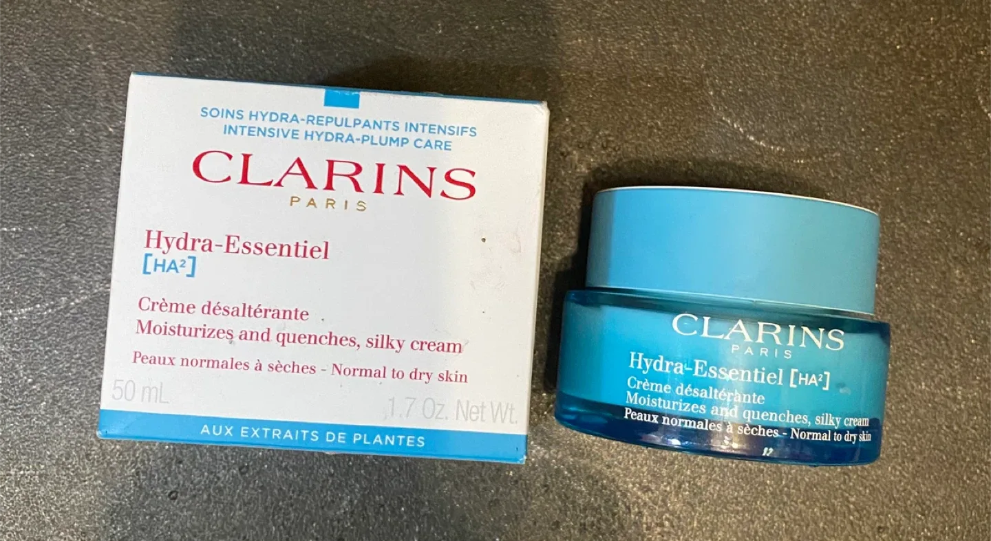 Clarins Lip Perfector 06 & Hydra-Essentiel Cream image indicator(3)