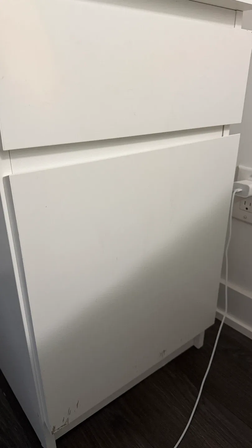 IKEA MALM DESK image indicator(3)
