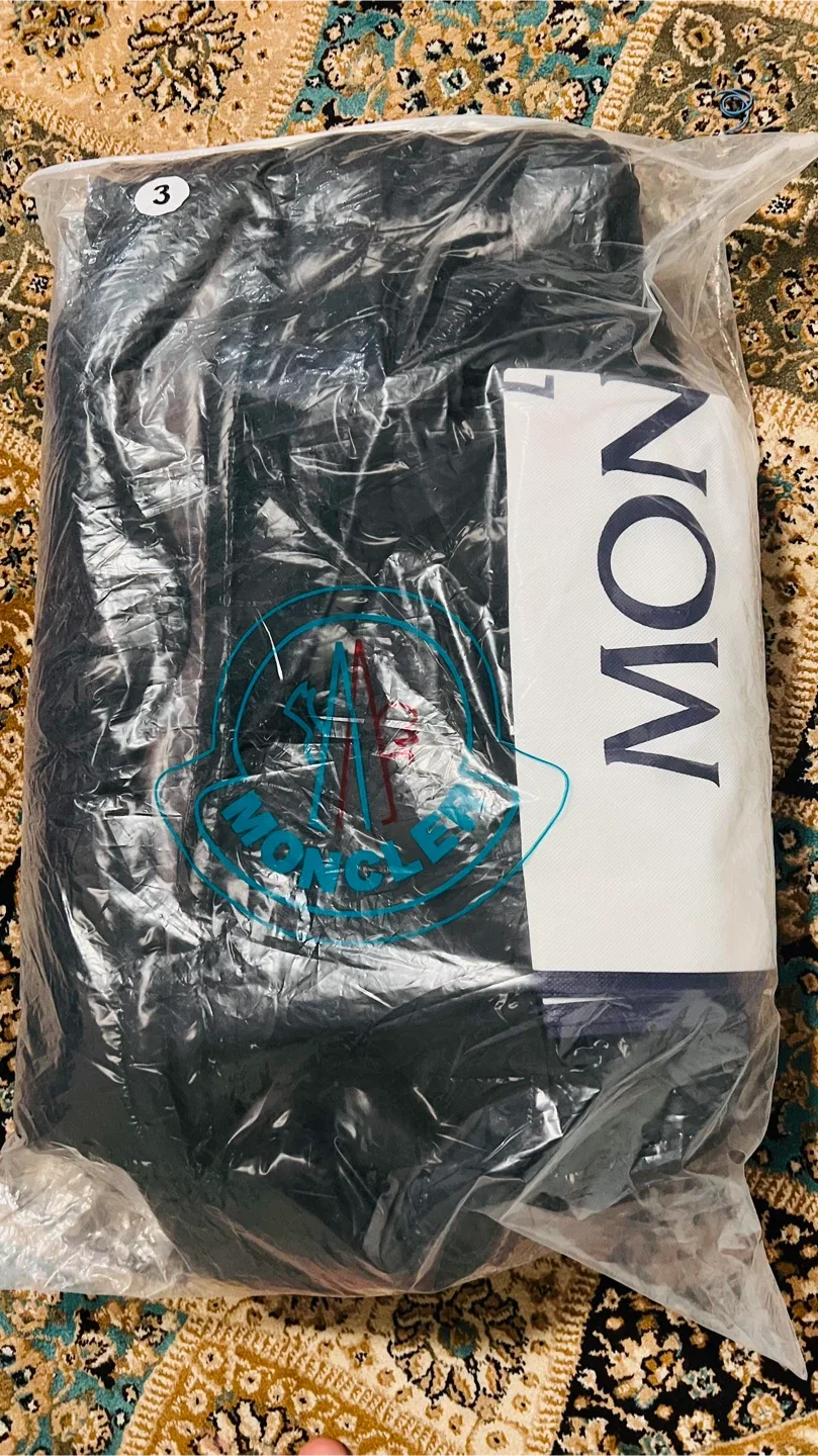 Moncler Black Padded Down Jacket image indicator(2)