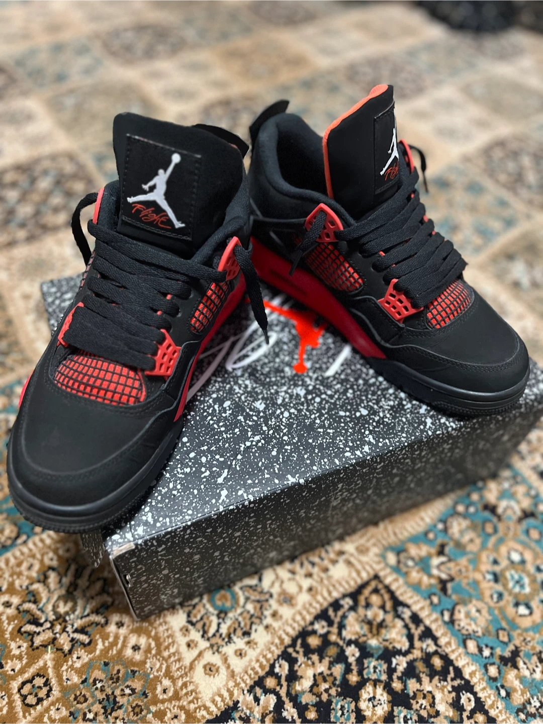 Jordan 4 Retro Red Thunder Size 8.5 - photo 3