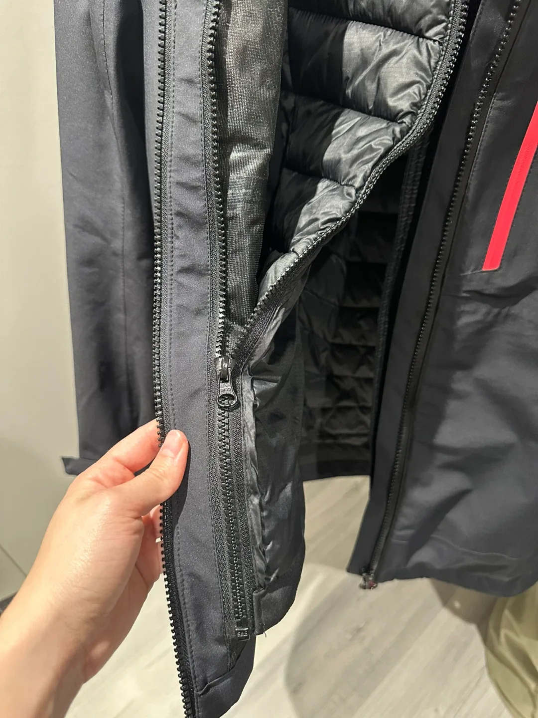 Women’s jacket, Mountain Warehouse image indicator(5)