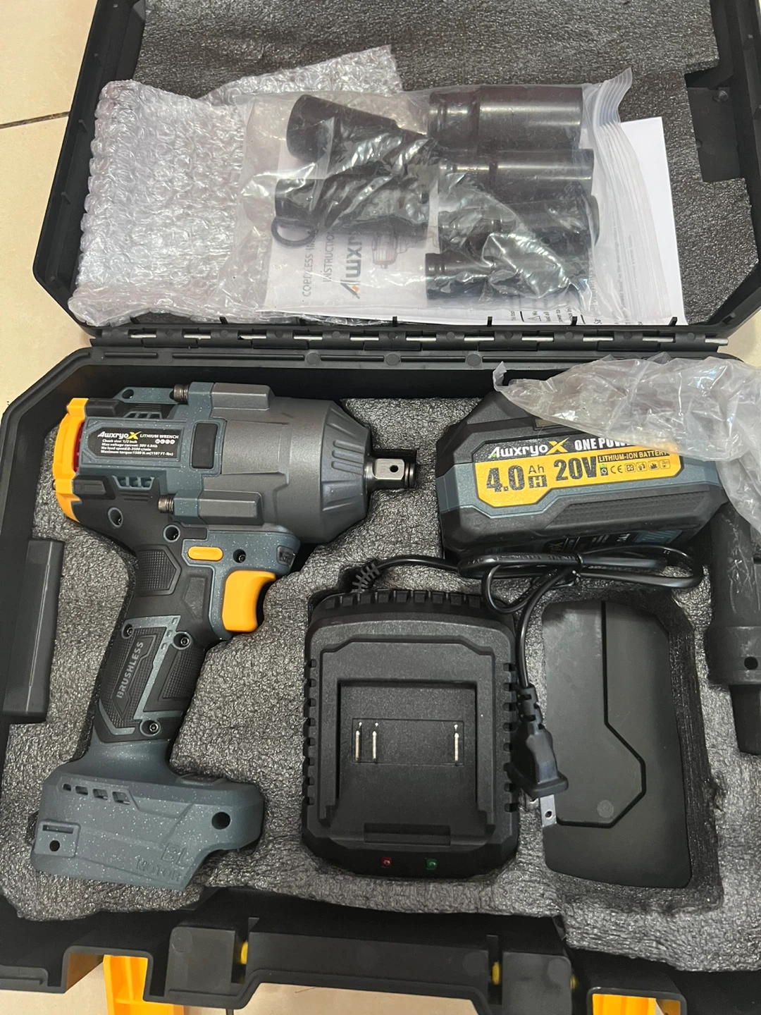 20V Cordless Impact Wrench Kit - photo 3