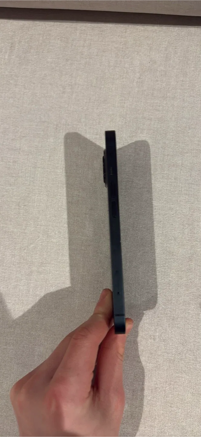 Apple iPhone 13 - Blue image indicator(3)