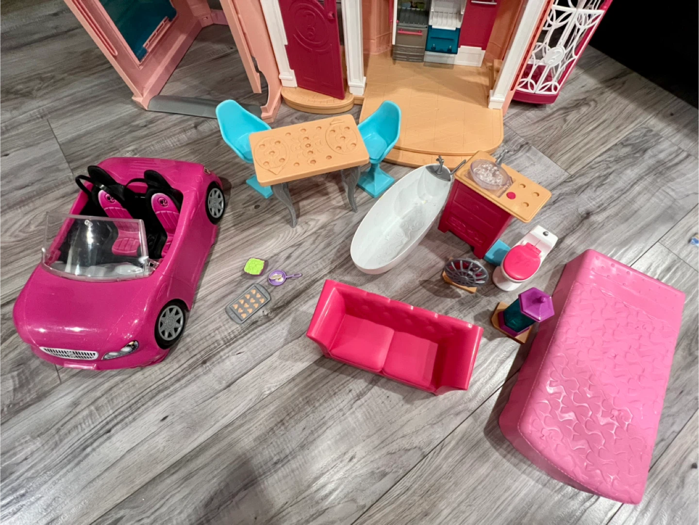 Barbie Dreamhouse and Accessories - photo 3