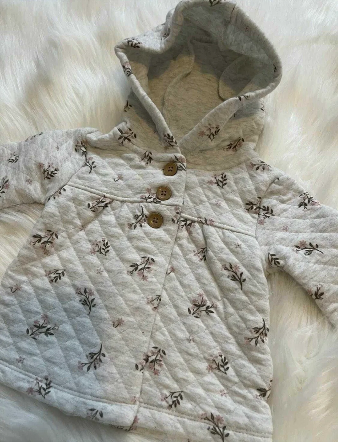 4 Pcs. Carters hoodie & cardigan size 9M image indicator(4)