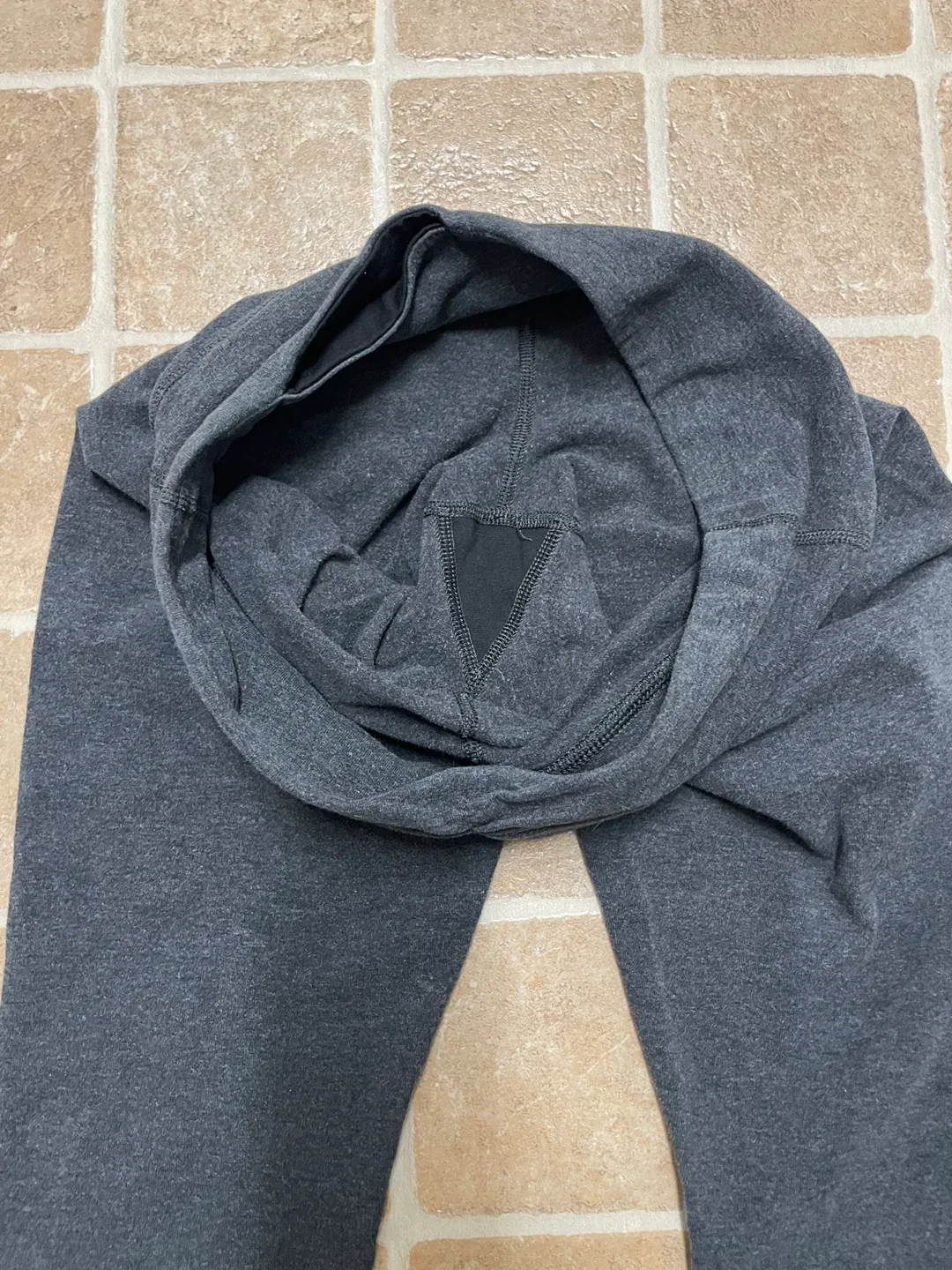 Lululemon Grey Leggings - Size 8 image indicator(4)