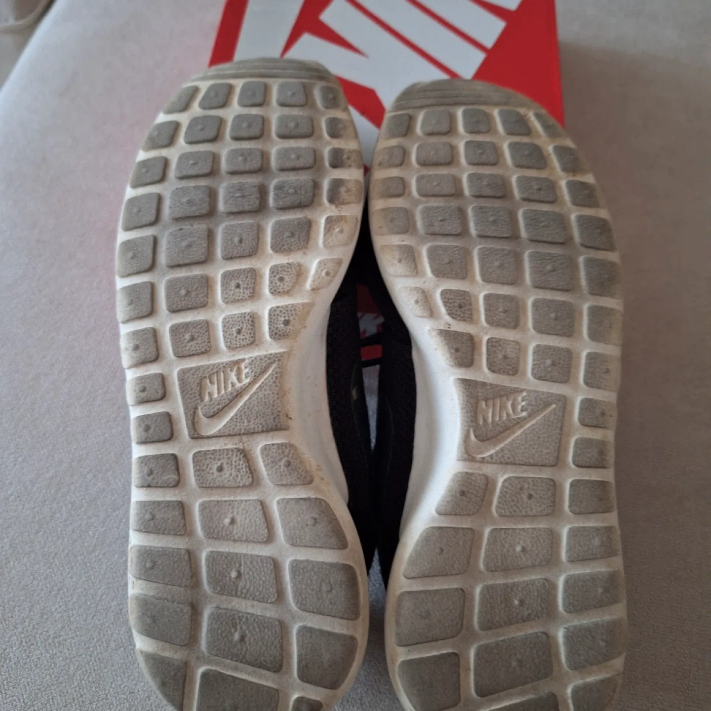 Nike Roshe One Black Sneakers - US 8.5 image indicator(6)