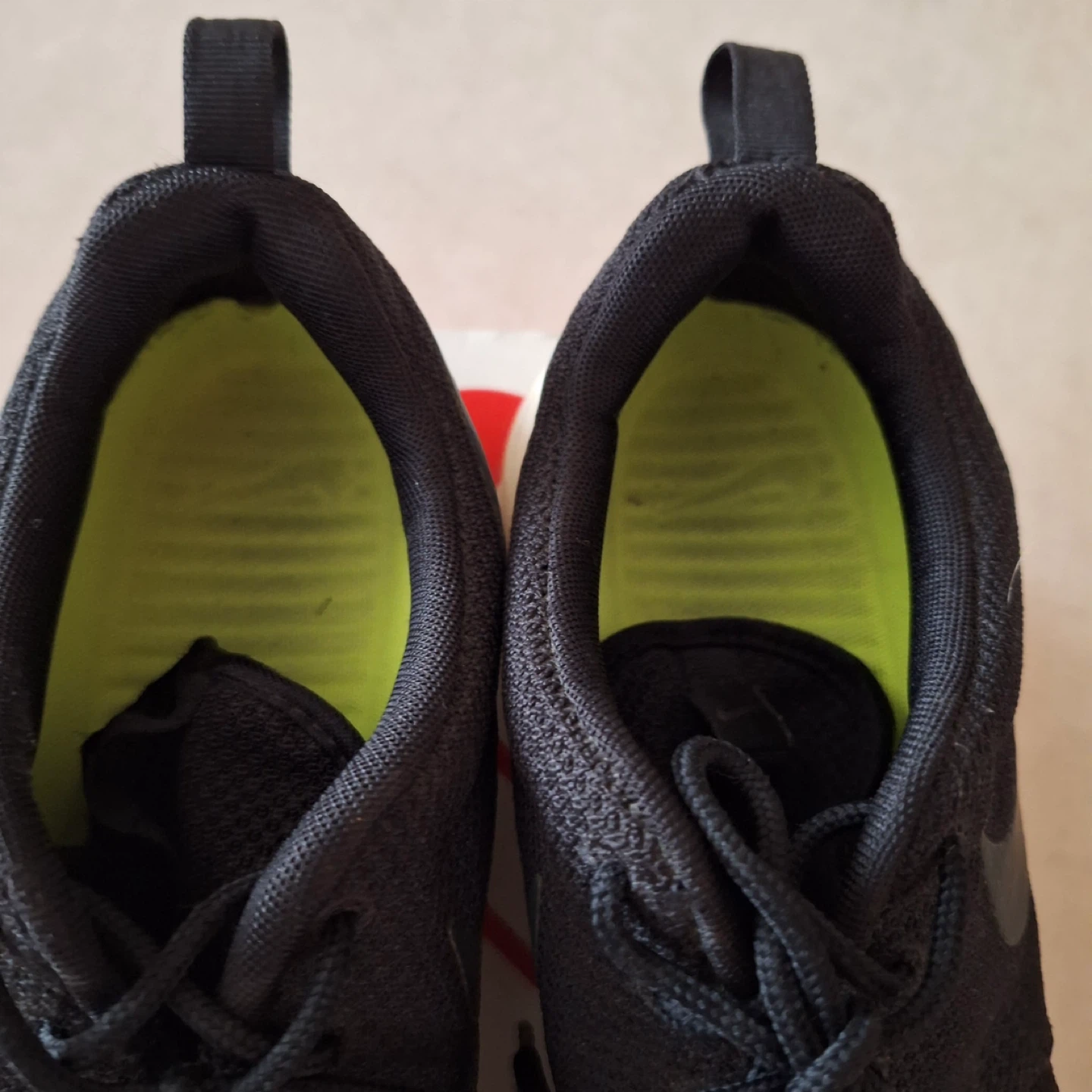 Nike Roshe One Black Sneakers - US 8.5 - photo 4