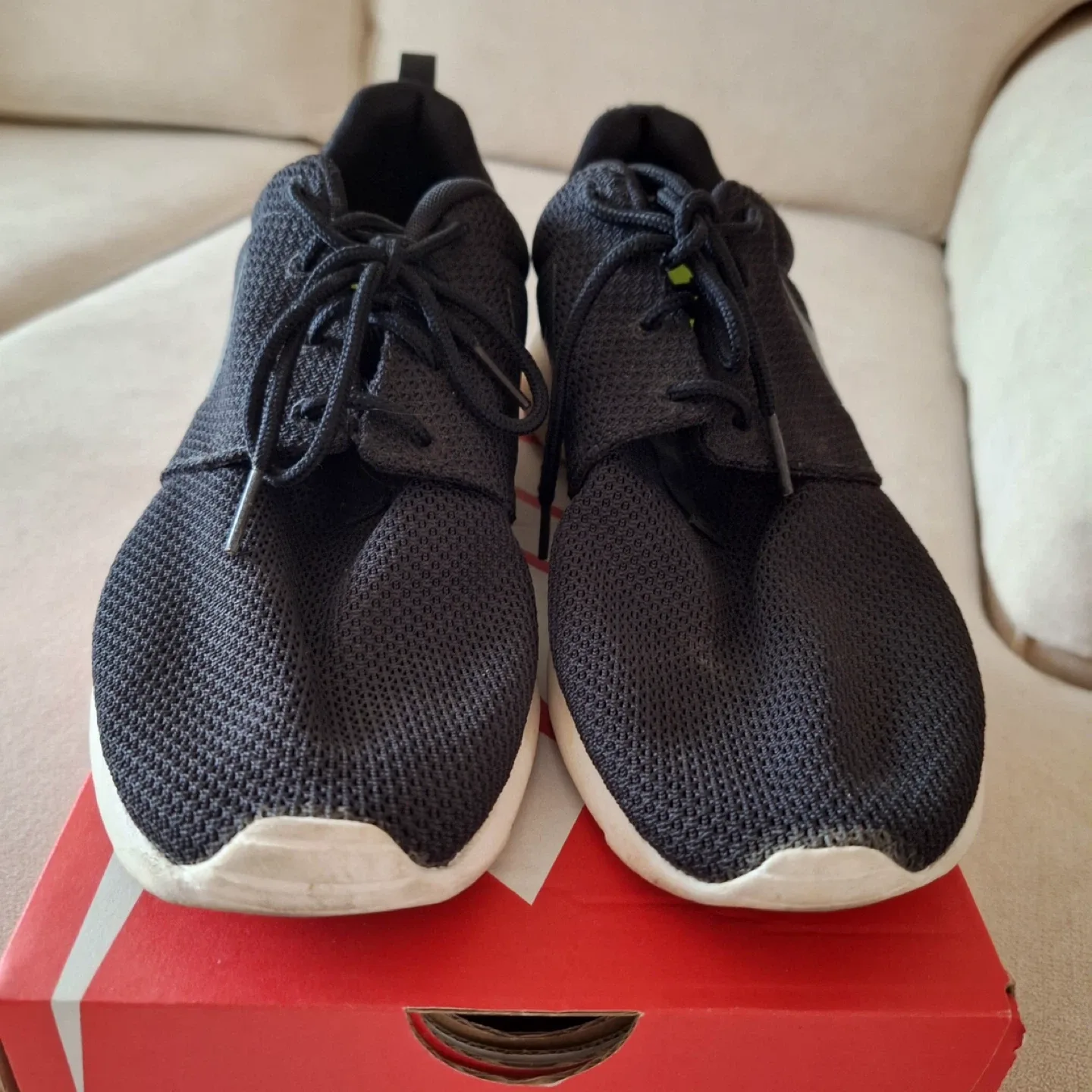 Nike Roshe One Black Sneakers - US 8.5