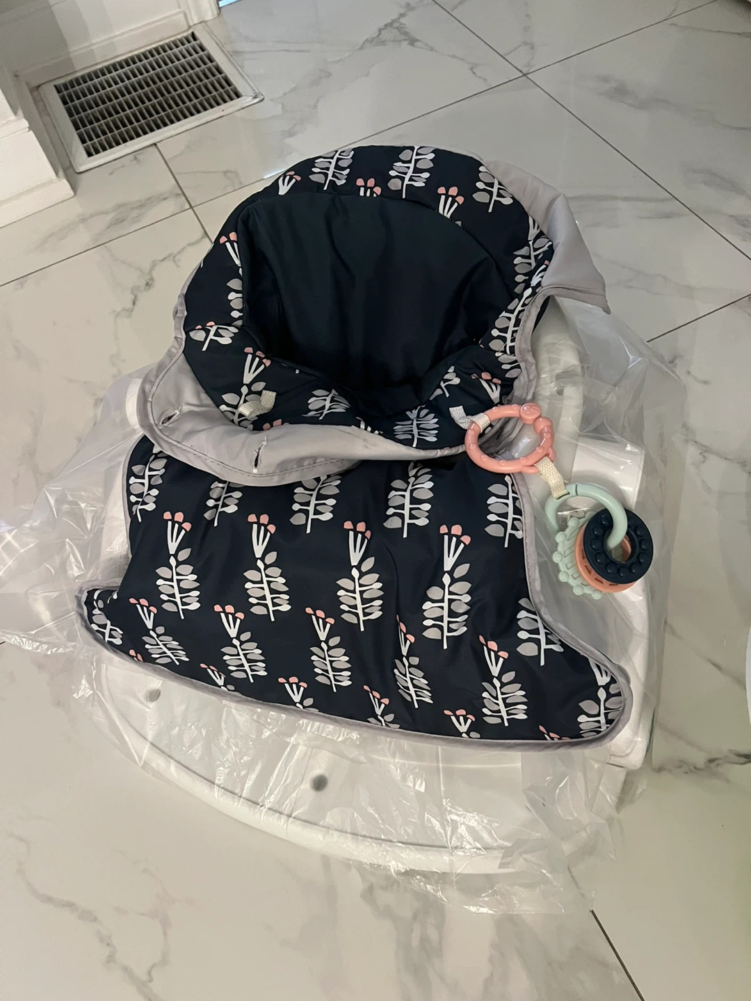 Baby Bath Tub & Breast Pump - photo 2