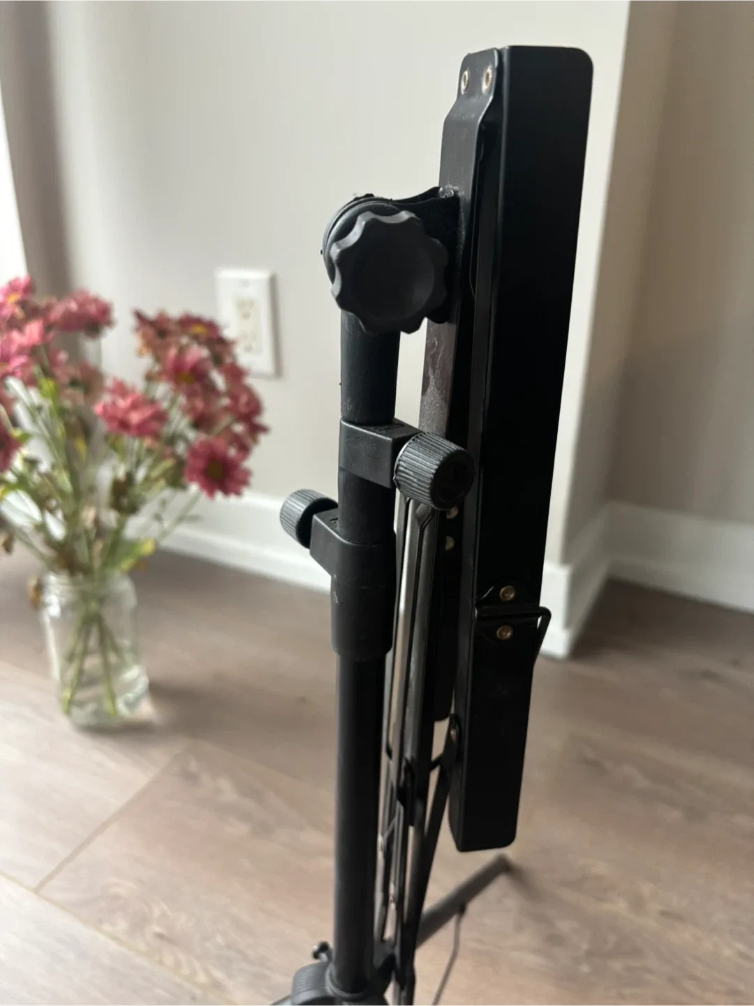 Adjustable Black Metal Sheet Music Stand image indicator(6)