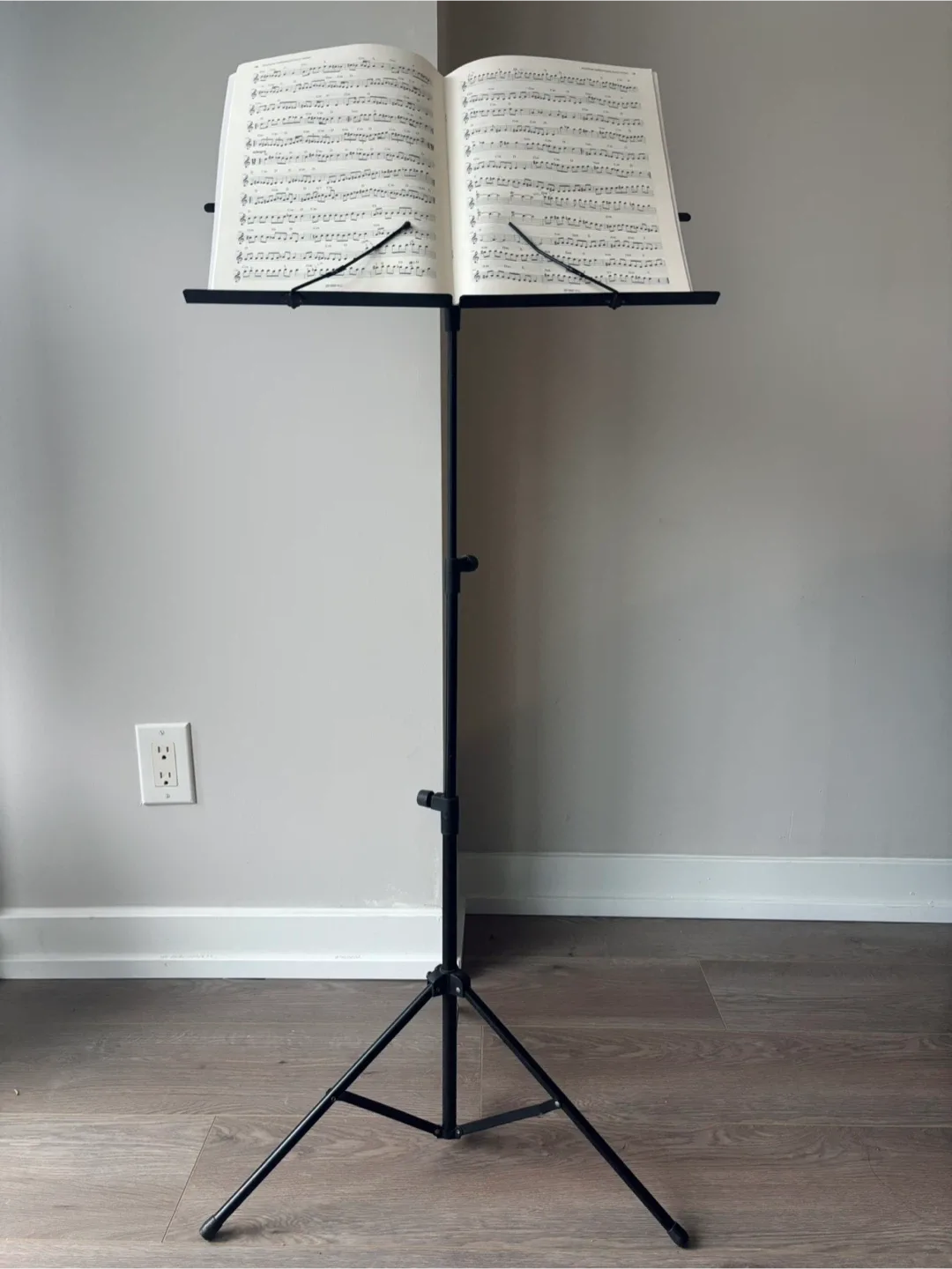 Adjustable Black Metal Sheet Music Stand