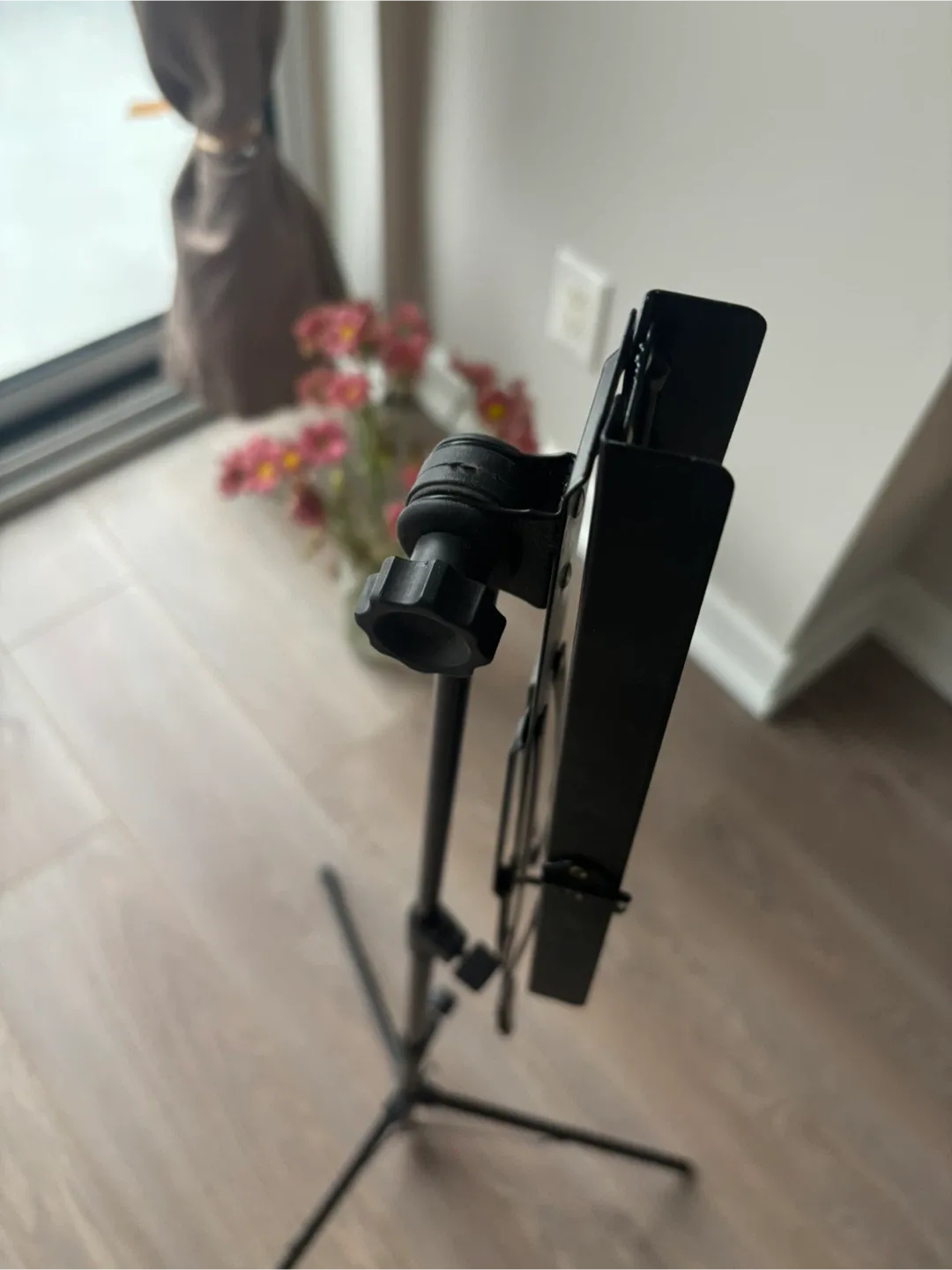 Adjustable Black Metal Sheet Music Stand image indicator(5)