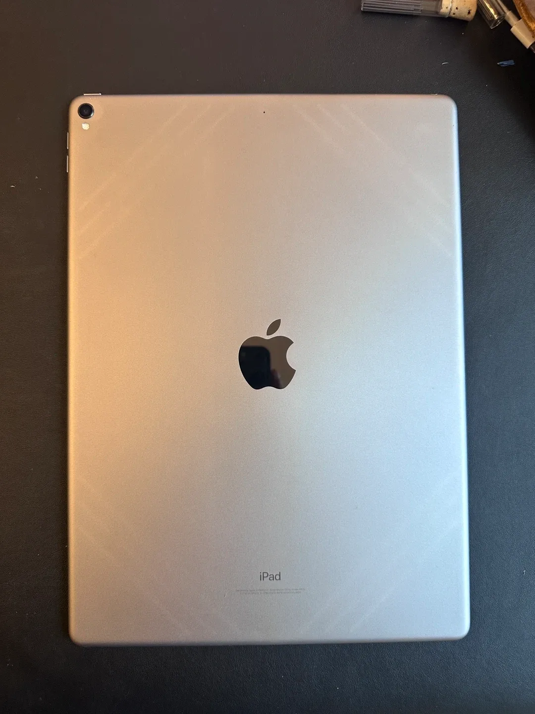 Apple iPad Pro 12.9 inch second Generation
