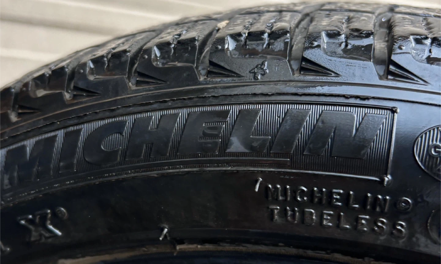 Four Michelin X-Ice XI3 225/45R17 Winter Tires - photo 3