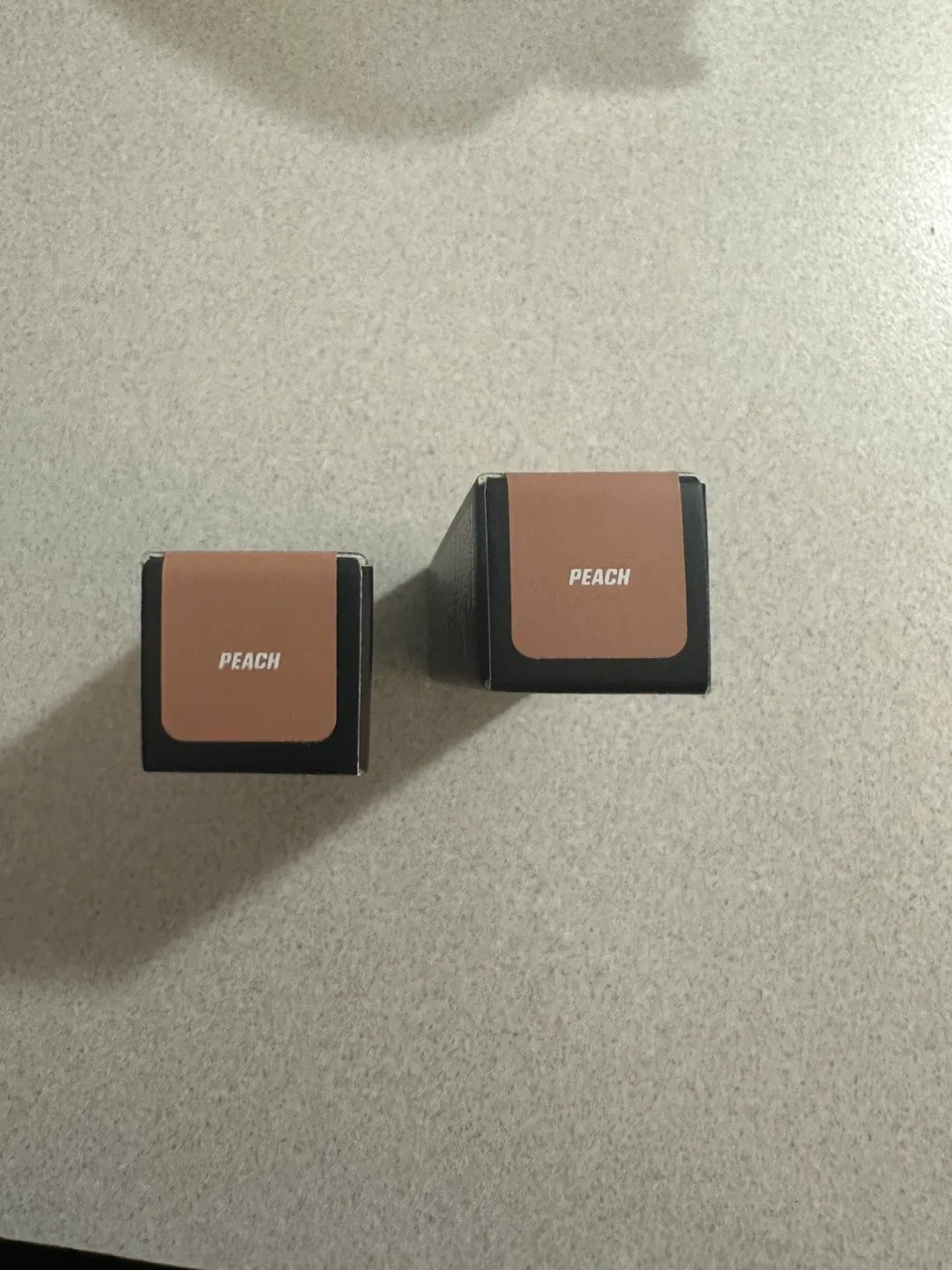 2 Huda Beauty #FauxFilter Color Corrector - Peach image indicator(3)