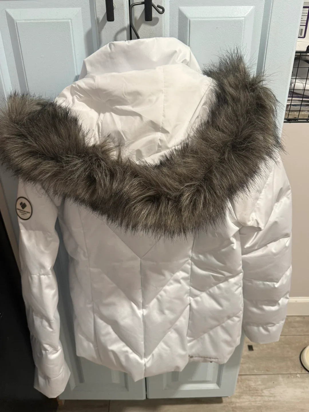 Obermeyer Bombshell Jacket - Women's Size 8 White image indicator(2)