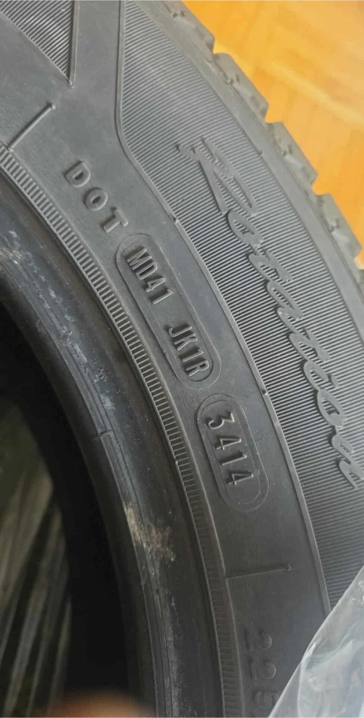 Goodyear winter tire 225/60R17