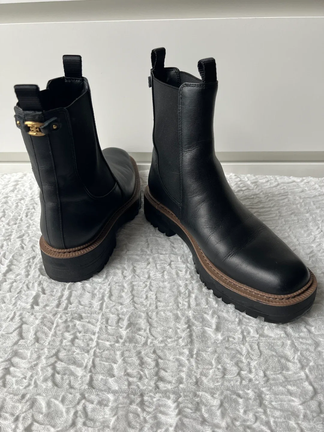 Sam Edelman Black Leather Chelsea Boots - Size 9 image indicator(5)