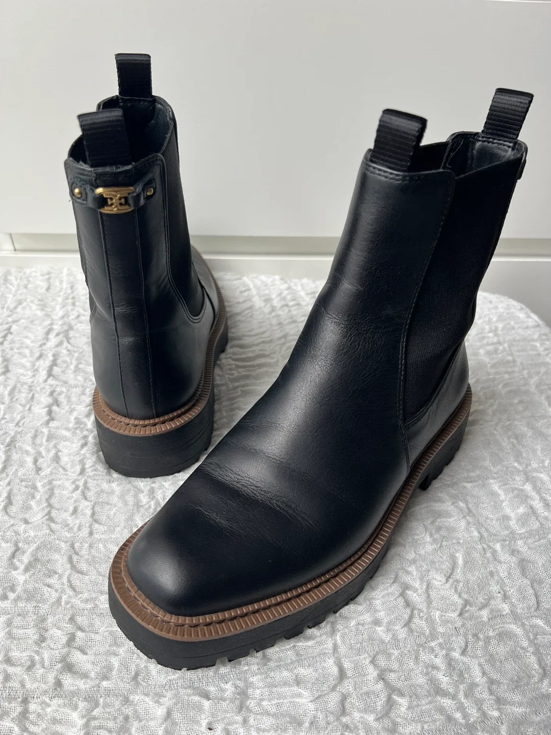 Sam Edelman Black Leather Chelsea Boots - Size 9 image indicator(2)