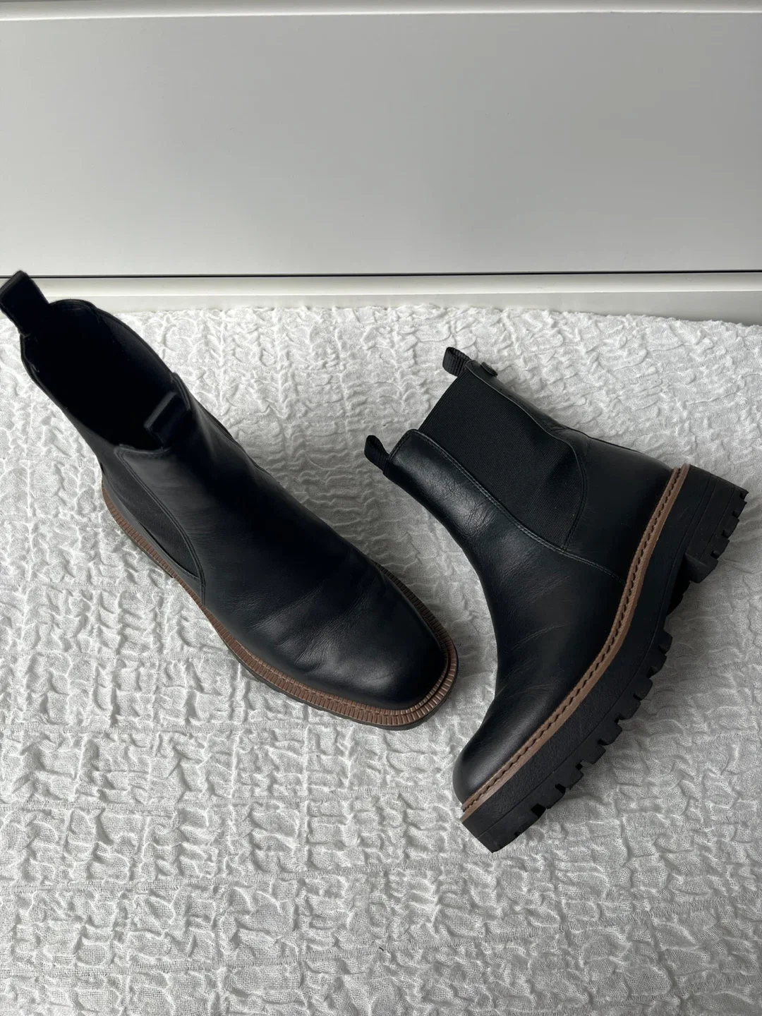 Sam Edelman Black Leather Chelsea Boots - Size 9 image indicator(6)