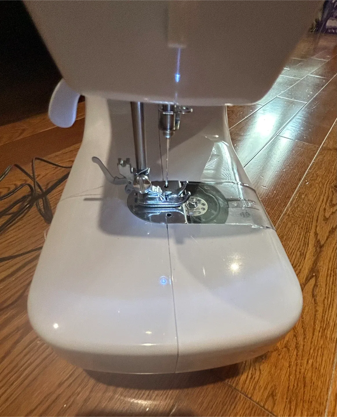 White Mini Sewing Machine image indicator(3)