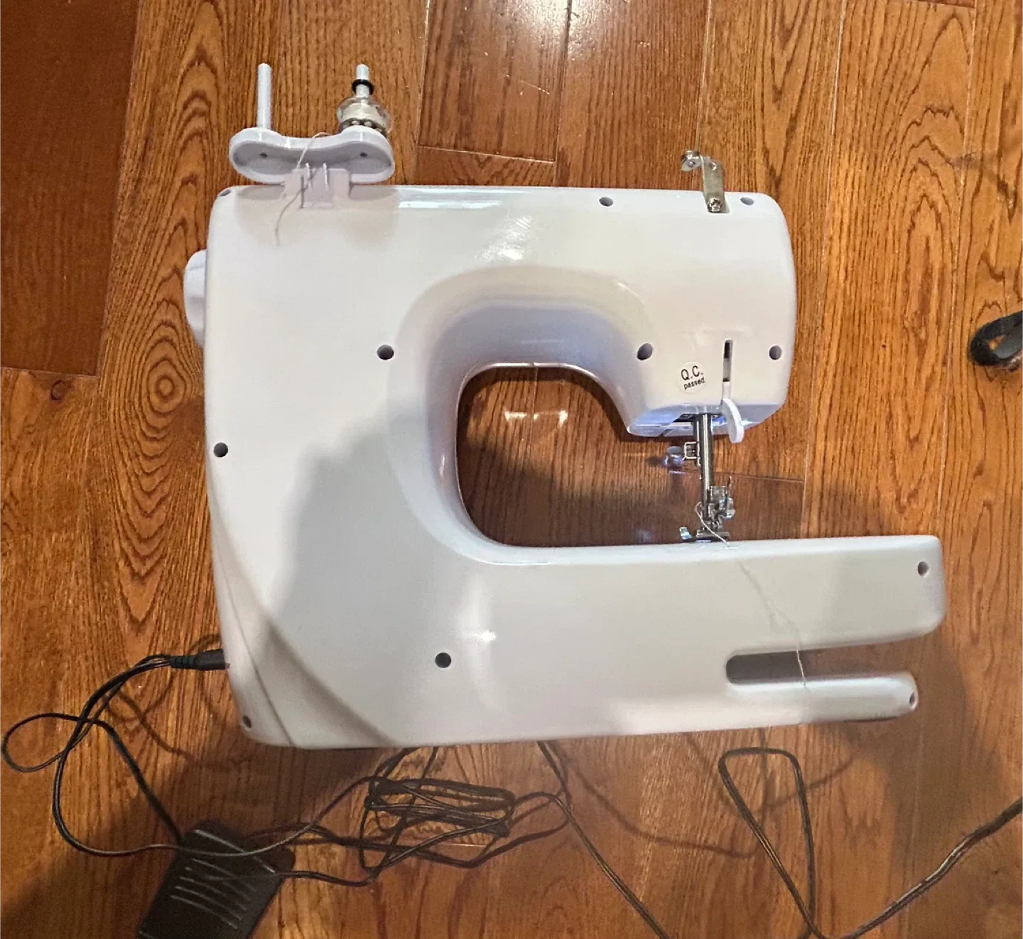 White Mini Sewing Machine image indicator(2)