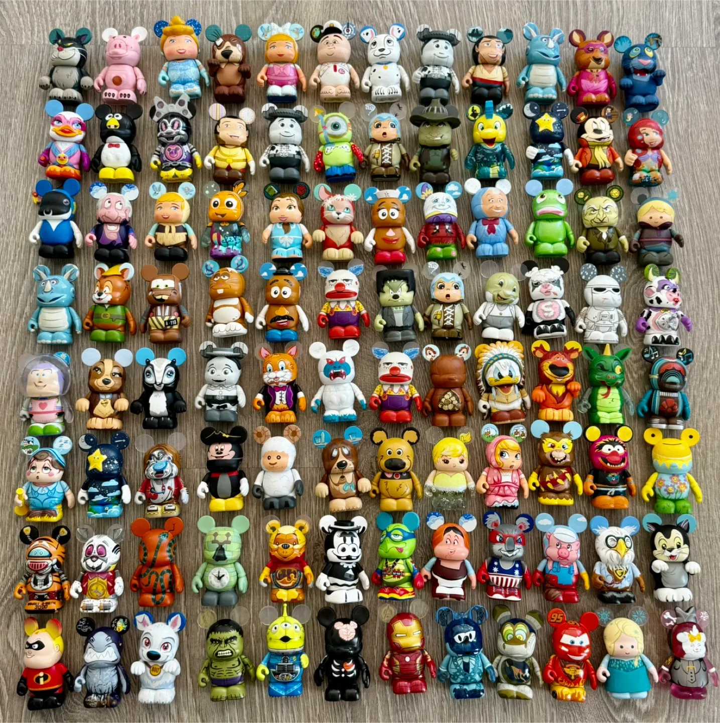 Collections 188 Disney Vinylmation Figures image indicator(2)