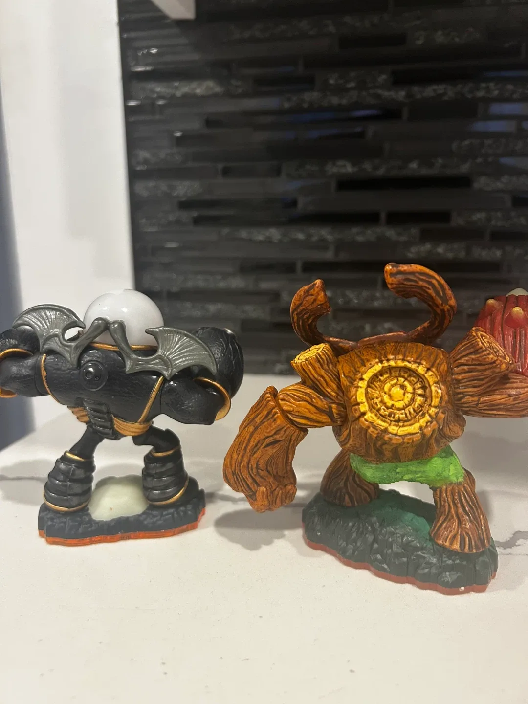 Skylanders Eye Brawl & Stump Smash Figures image indicator(2)