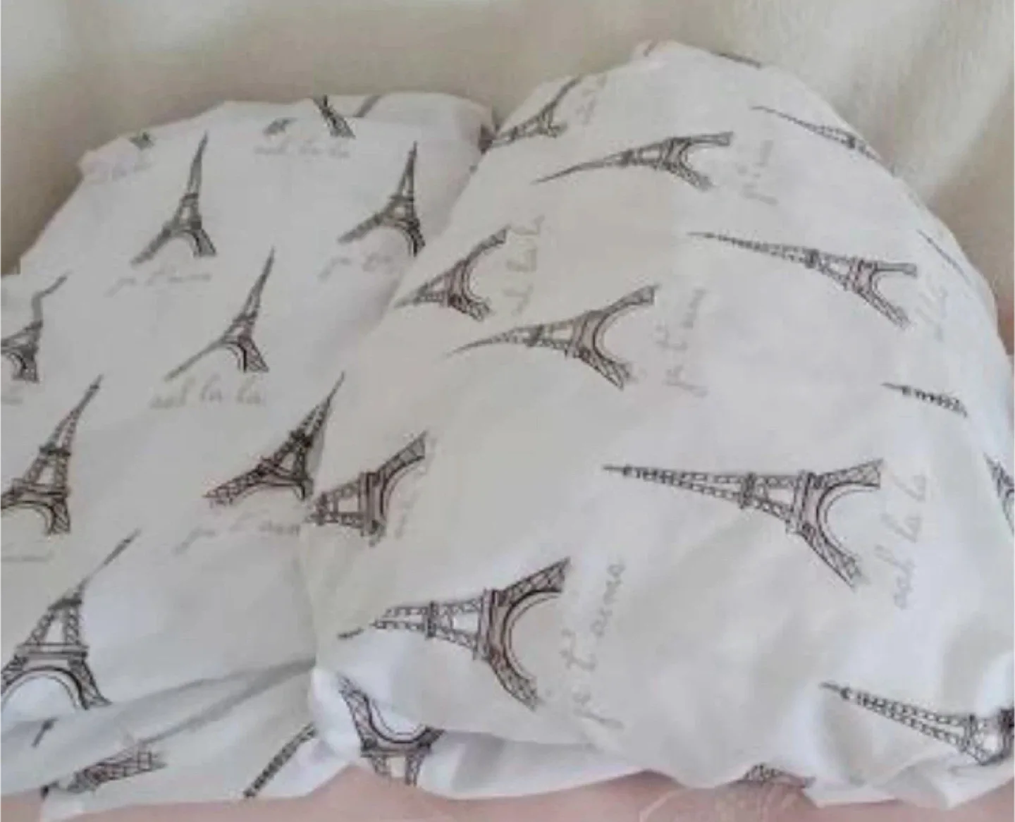 Eiffel Tower Patterned Bedding Set