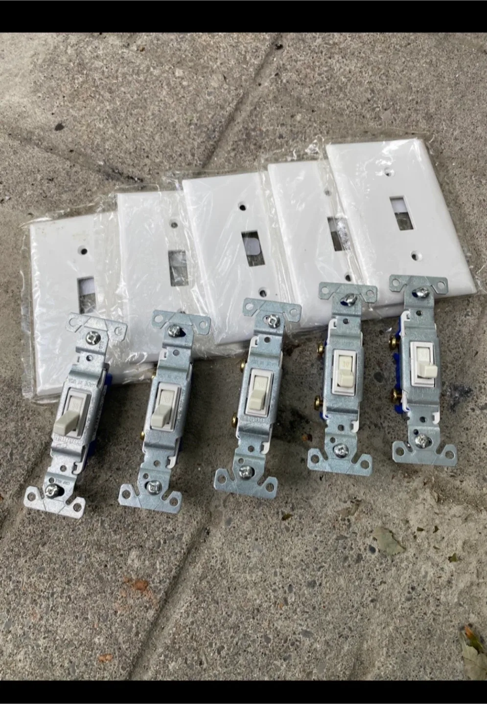 LIGHT SWITCHES WITH COVERS