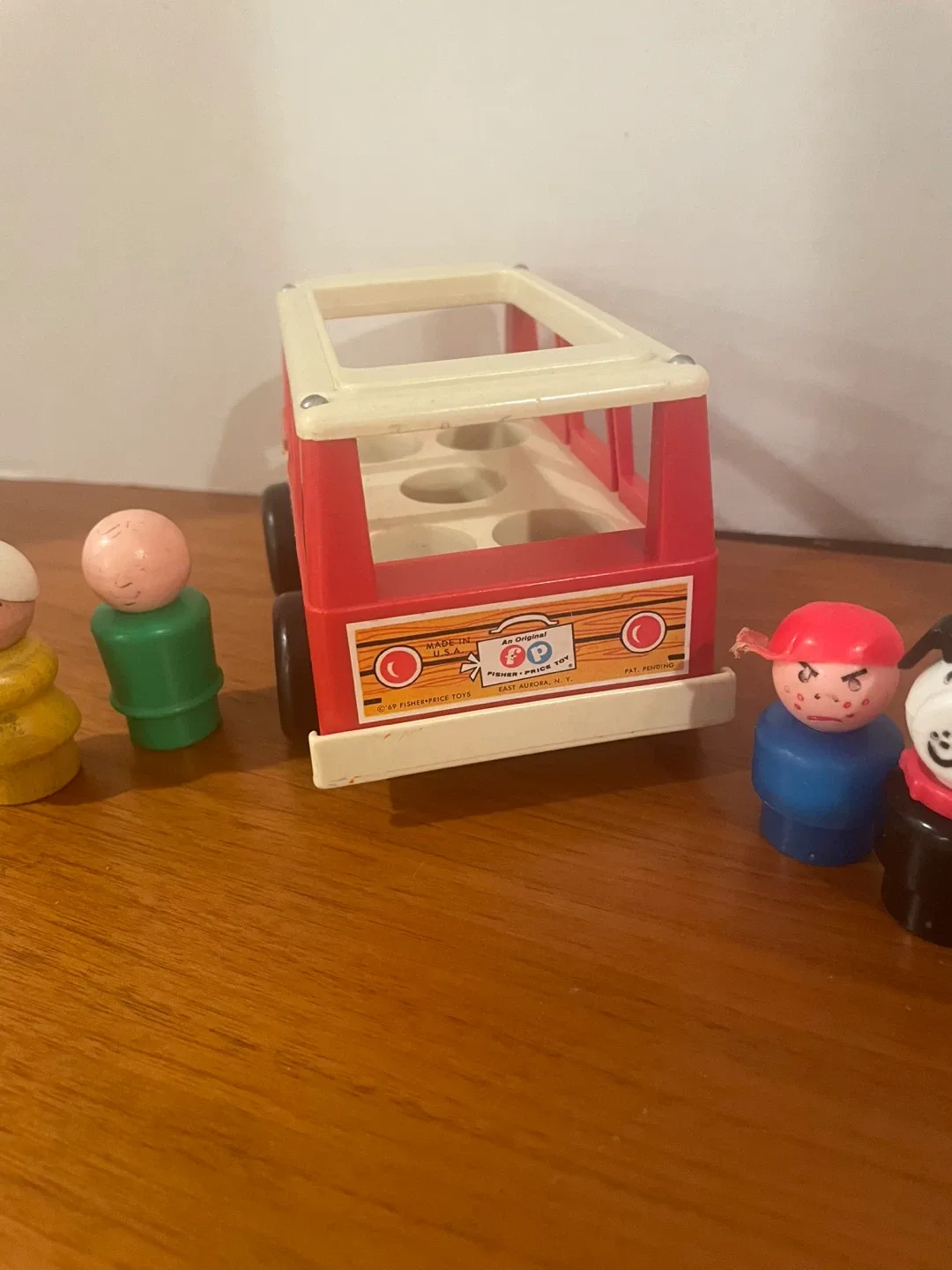 1969 Fisher-Price Little People Mini Bus with 4 people and dog image indicator(6)