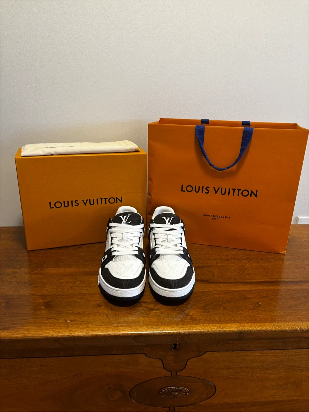 Louis Vuitton Trainers image indicator(2)