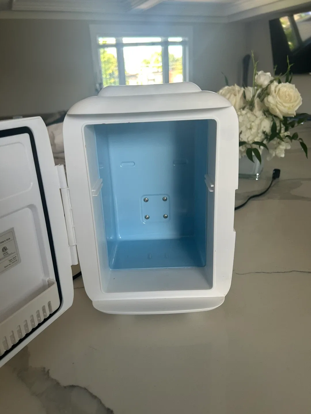 Cooluli Mini Fridge - White image indicator(2)