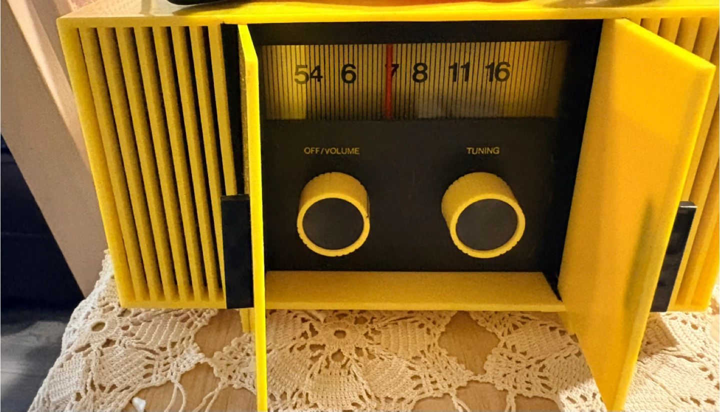 Grand Radio Hi-Fi Mickey Mouse AM Tabletop Radio - photo 3