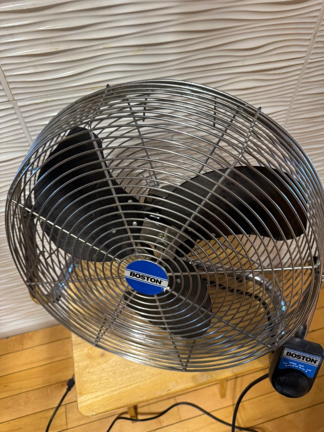 Boston Floor Fan - Great Condition! image indicator(2)