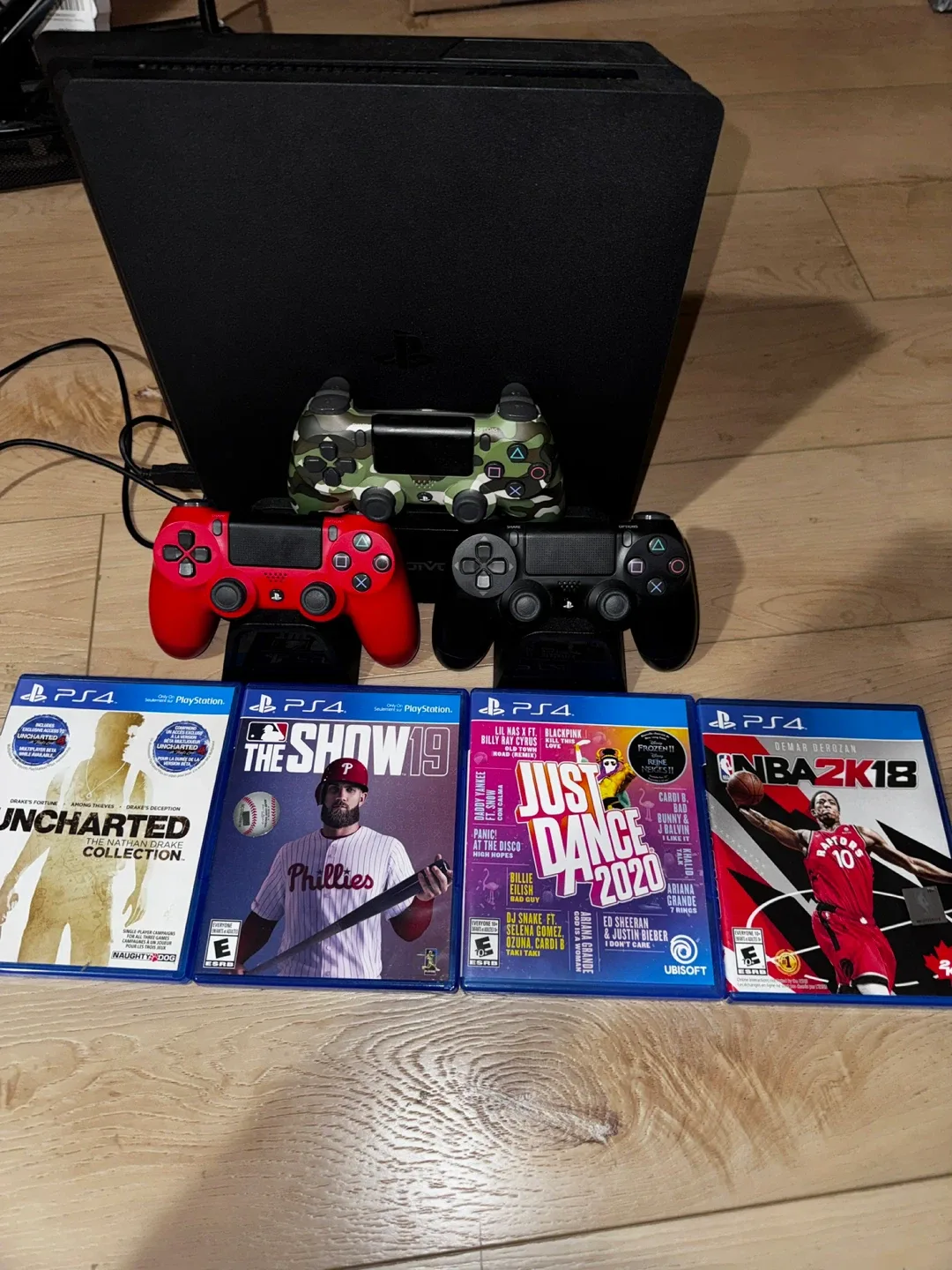 PS4 BUNDLE (PS4 Slim 1TB)