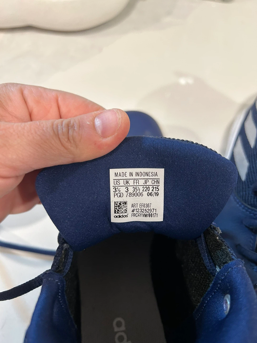 Adidas Basketball Shoes - Size 3.5 Youth - photo 2