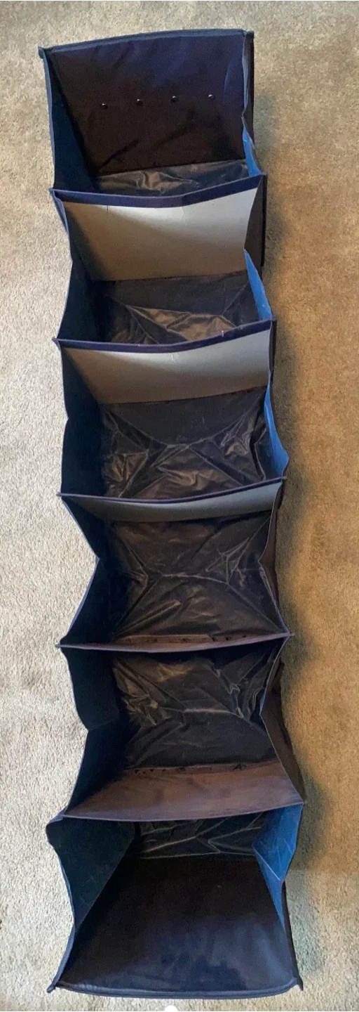 Hanging closet organizer