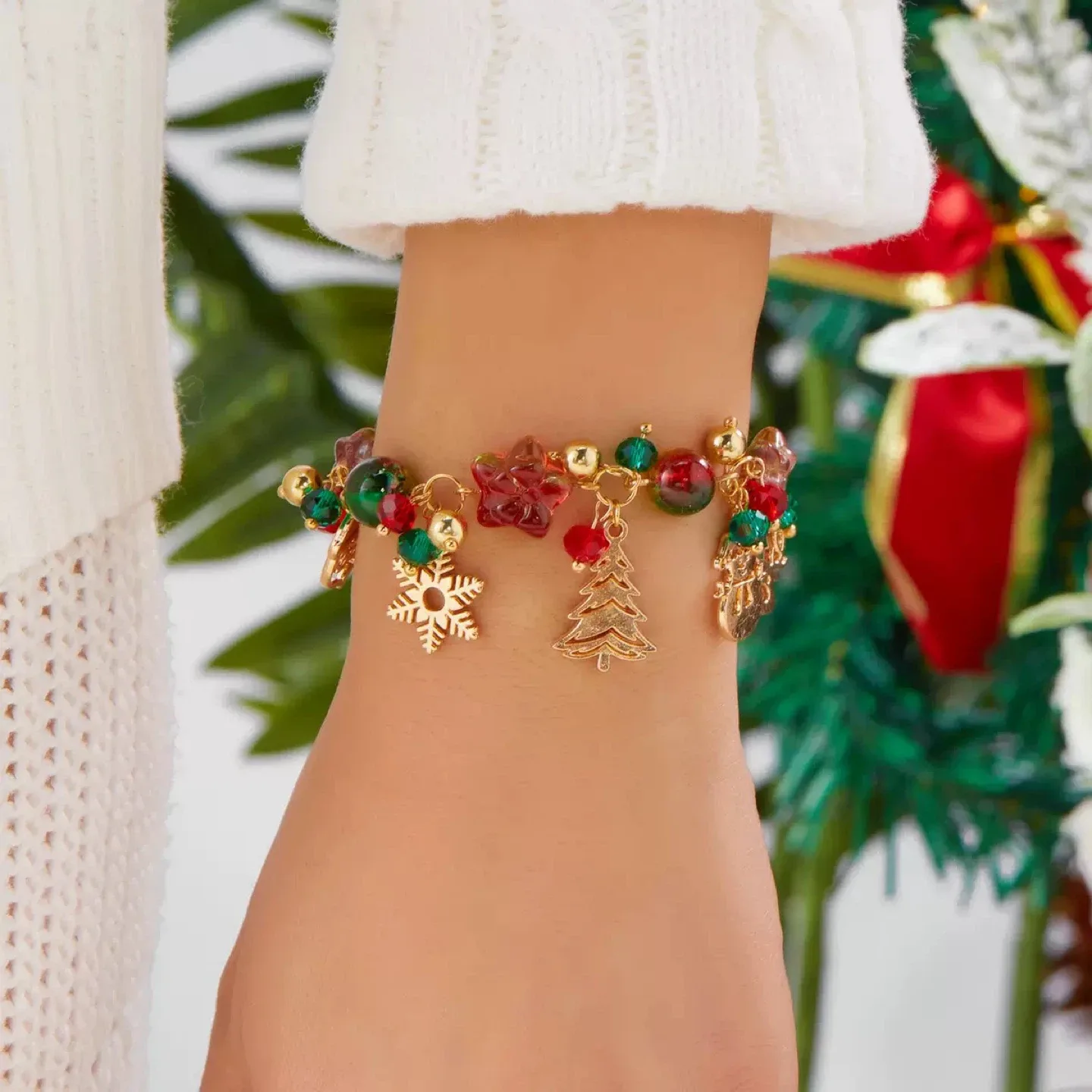 Christmas Charm Bracelet in Box image indicator(3)