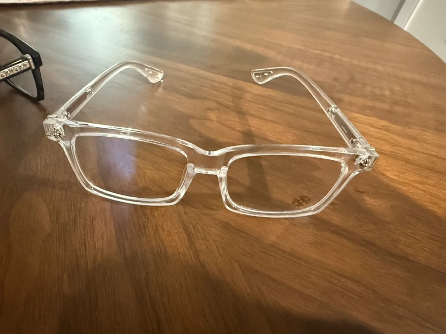 Chrome glasses Blu ray image indicator(2)