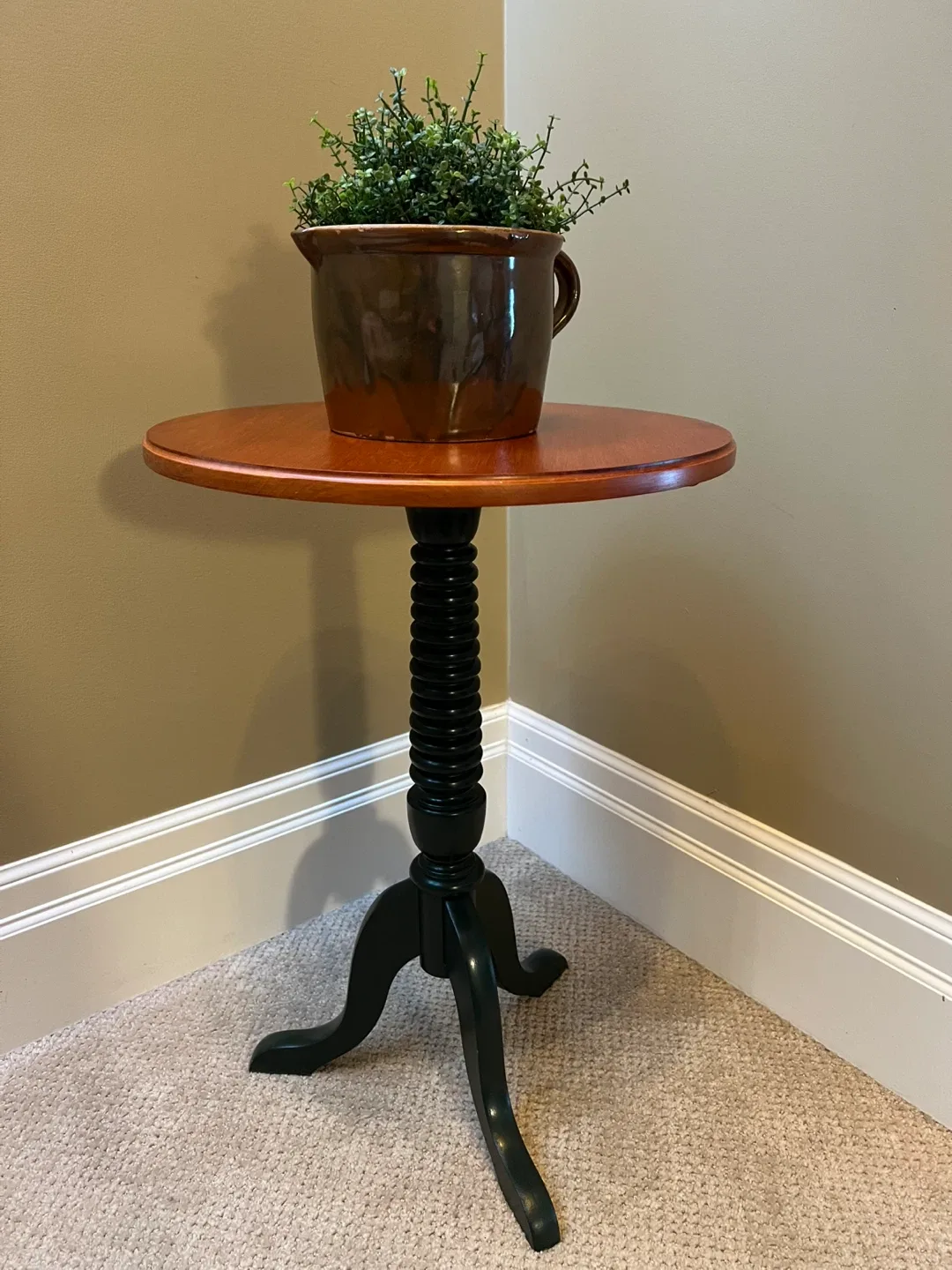 Vintage Ethan Allen Wooden Accent Table image indicator(10)