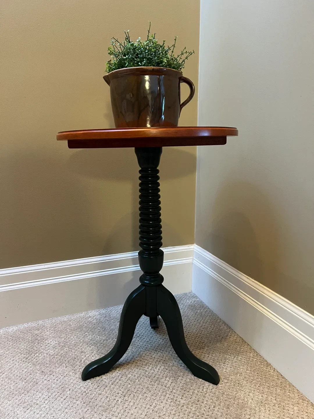 Vintage Ethan Allen Wooden Accent Table image indicator(8)