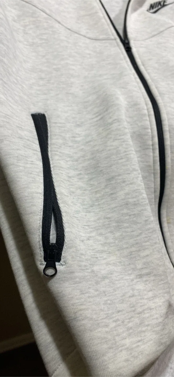 Nike Tech Fleece Hoodie - Size Small image indicator(3)