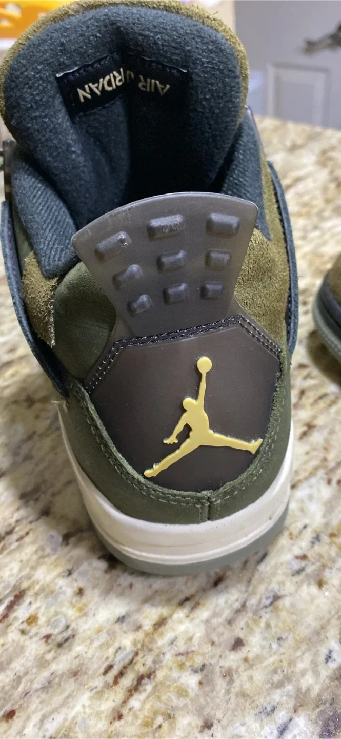 Air Jordan 4 Retro Olive US 8 image indicator(4)