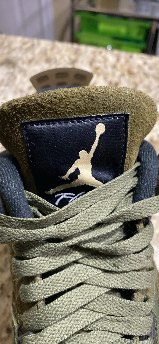 Air Jordan 4 Retro Olive US 8 image indicator(2)